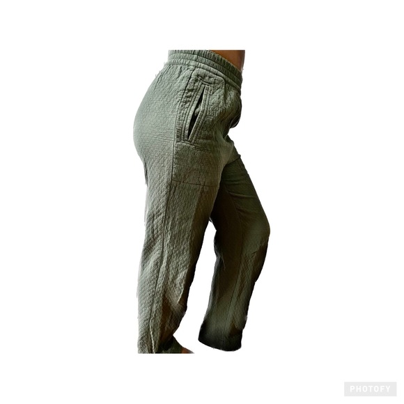 Madewell Pull-On High-Rise Tapered Pants in Diamond Jacquard - Picture 2 of 8